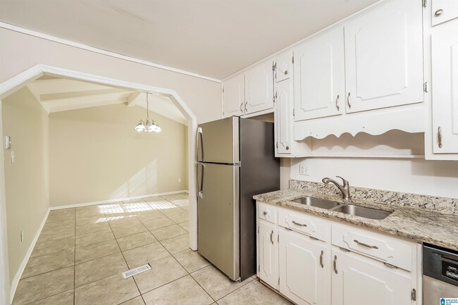 Building Photo - 636 Cresap Cir NE