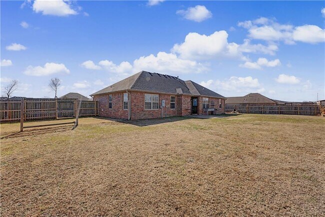 Building Photo - 706 Sedgwick Dr