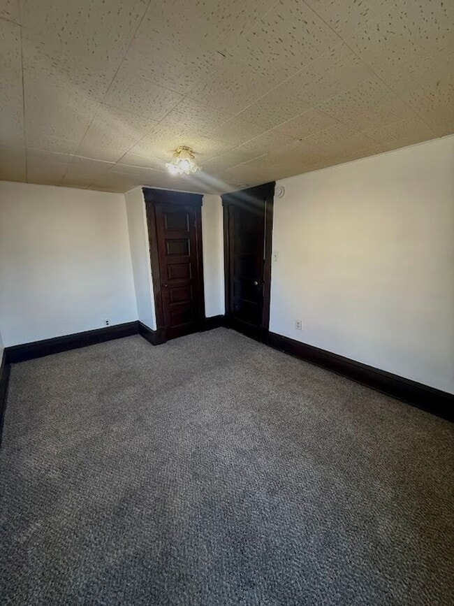 Building Photo - Fulton Rd Triplex