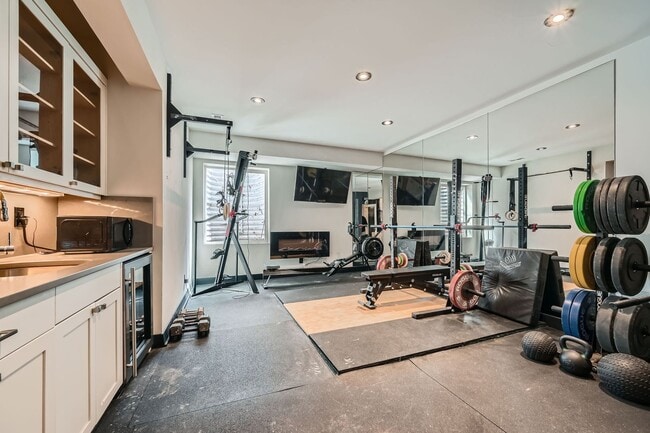 Building Photo - Refined Boulder Living - Furnished 5BDR Gem