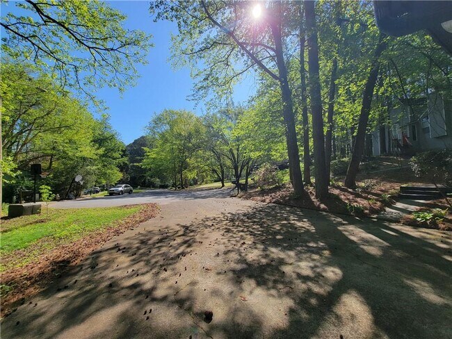 Building Photo - 205 Watkins Glen Dr NE