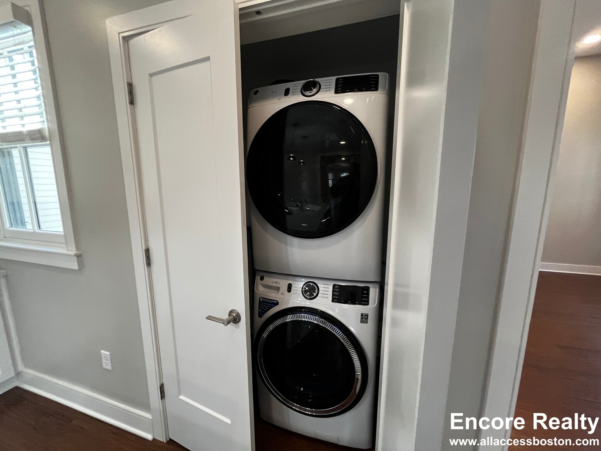 Building Photo - 39 Harvard Way