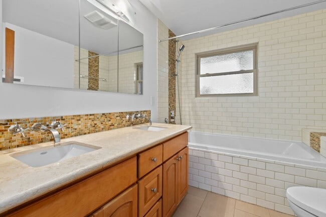 Building Photo - 4Bd/1.75Ba Seattle House