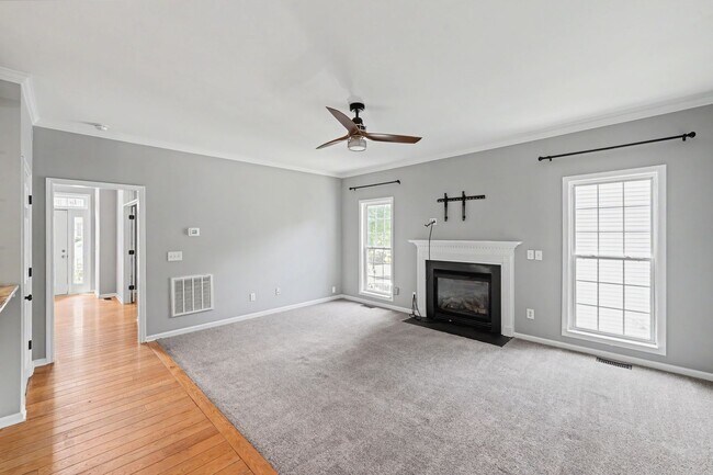 Building Photo - Exceptional 5-Bedroom Home with Finished Basement in Prime Location!