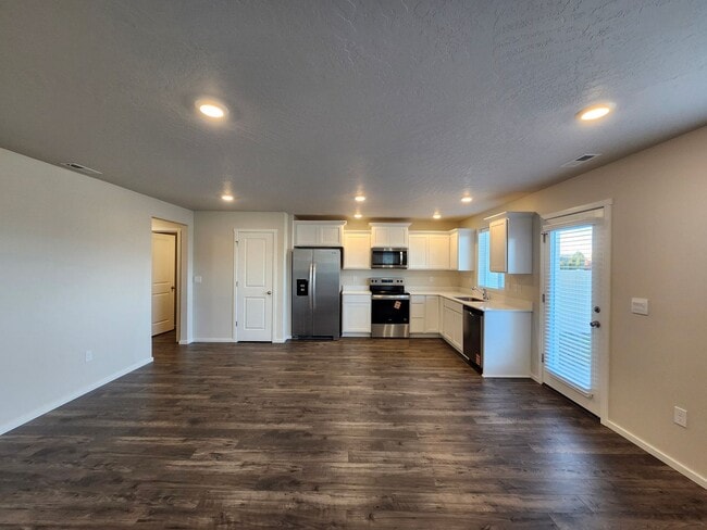 Building Photo - Beautiful & Brand New! 3 Bedroom, 2.5 Bath-Washer & Dryer Included!