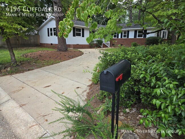 Building Photo - 4196 Cliffdale Rd