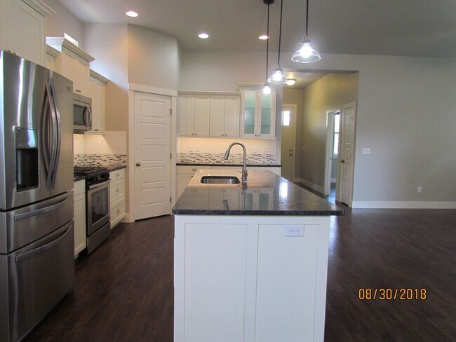 Building Photo - Beautiful 3 bed 2 bath in the popular Paramount community