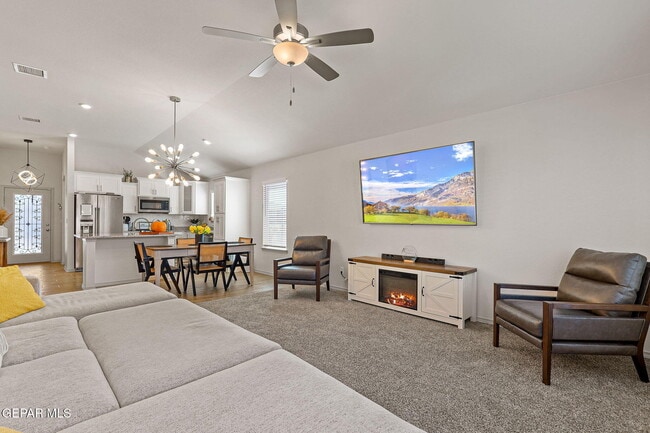 Building Photo - 12741 Gloria Castillo St