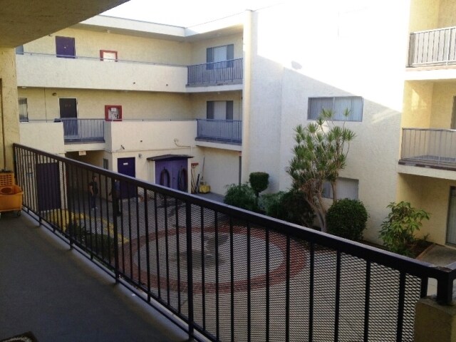 Building Photo - 1819 S Gramercy Pl