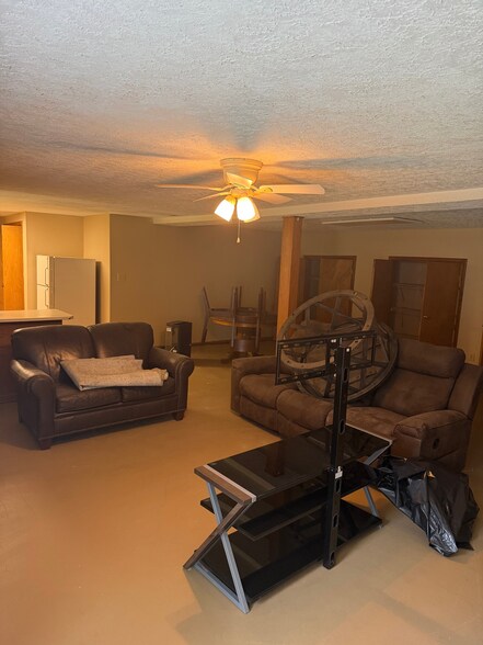 Building Photo - 421 Oak Grove Rd