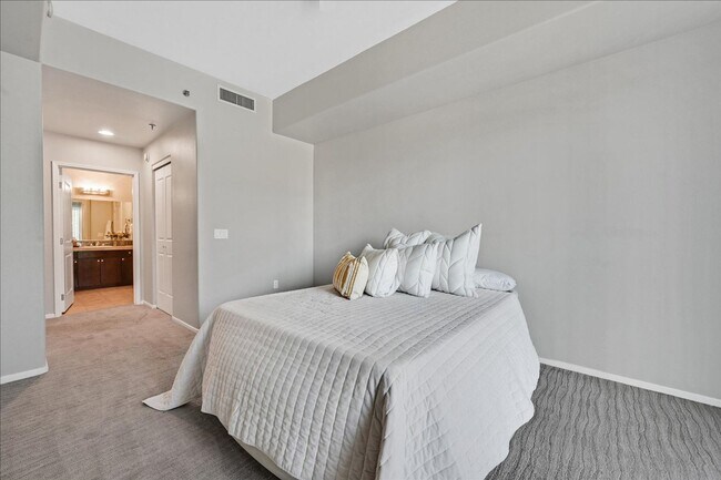 Building Photo - Gorgeous Condo at One Las Vegas!