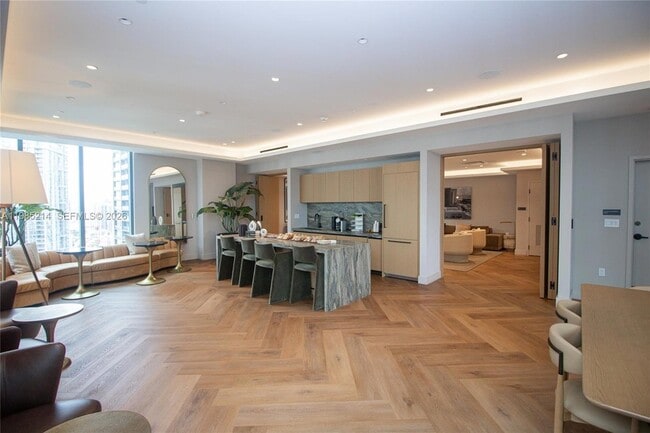 Building Photo - 121 NE 5th St