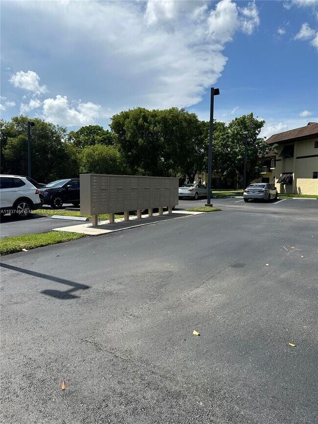 Building Photo - 7965 SW 86th St