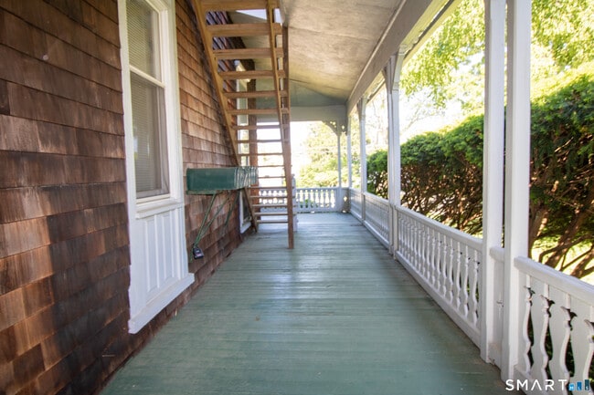 Building Photo - 883 Montauk Ave