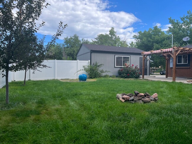 Building Photo - Beautiful 2 Bedroom + 2 Bonus Rooms, 3 Bat...