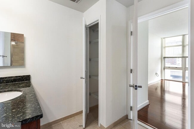 Building Photo - 157 Fleet St