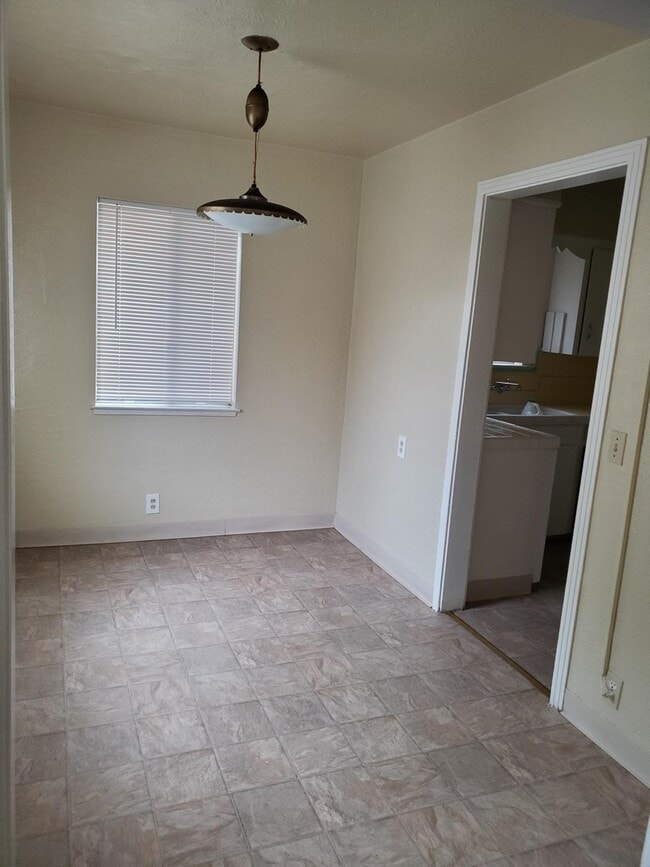 Building Photo - S526/528MR