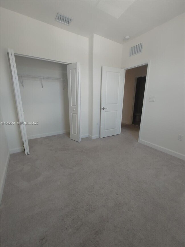 Building Photo - 1766 SE 26th Rd