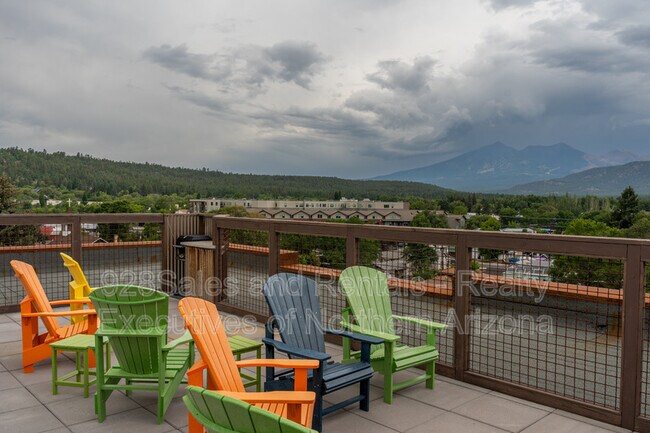 Building Photo - 207 S Beaver St