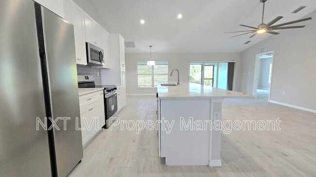 Building Photo - 423 NE 31st St