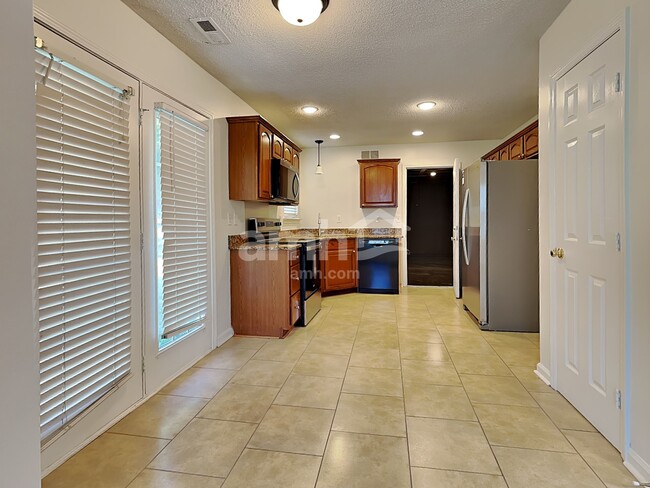 Building Photo - 3226 Silver Spur Ct