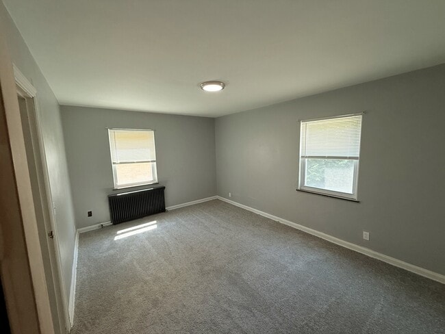 Building Photo - 3135 Mozart Ave