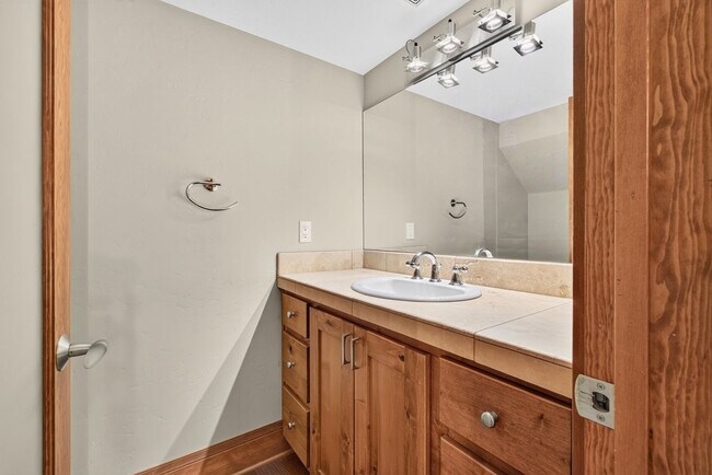 Building Photo - 2105 N 33rd St