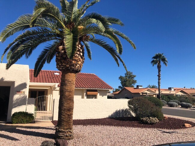 Building Photo - Welcome to this charming 2-bedroom, 2-bathroom home. Available April through October 2026!