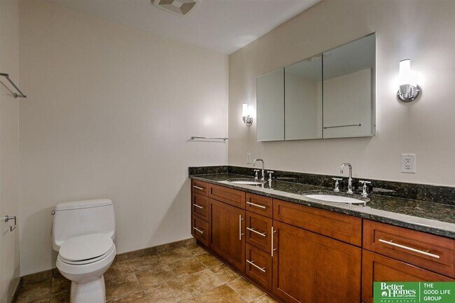 Building Photo - RICH 220 S 31 AVE #3610
