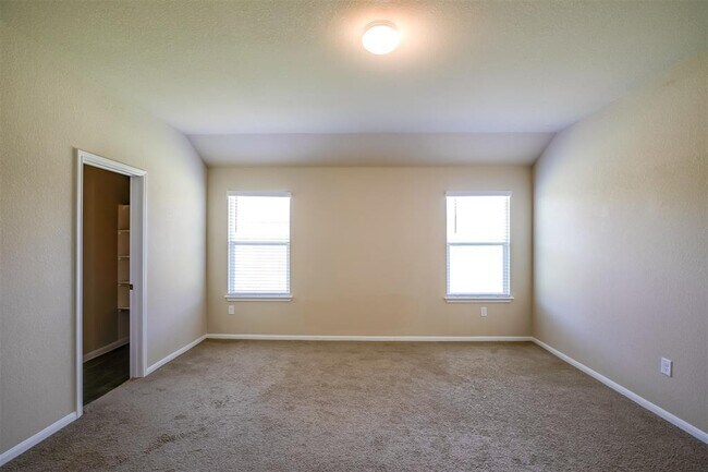 Building Photo - 15008 Custis Ln