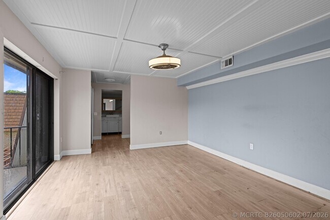 Building Photo - 1405 14th Ln