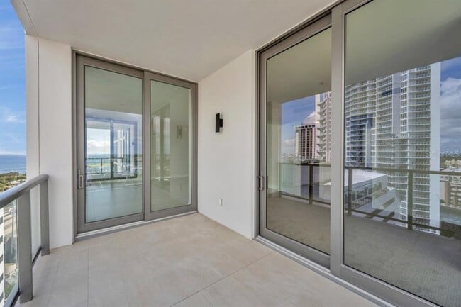 Building Photo - 301 1st St S