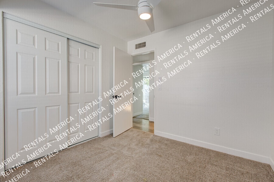 Building Photo - 819 W Ross Ave