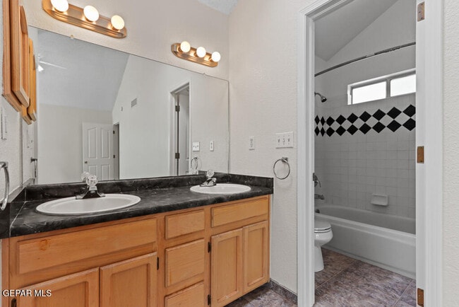 Building Photo - 11823 Stone Castle Dr