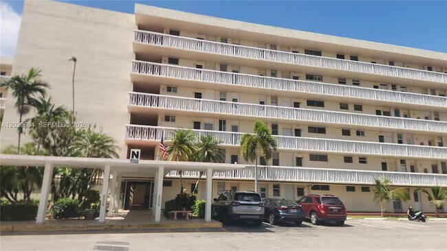 Building Photo - 2920 Point E Dr