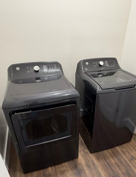 Building Photo - 1409 Woodbine Ave