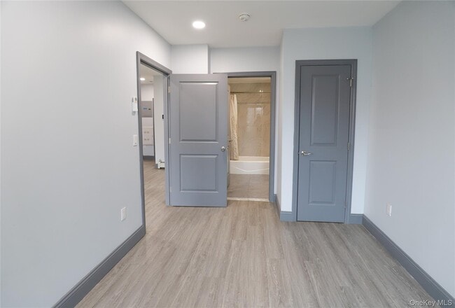 Building Photo - 42-61-61 Saull St