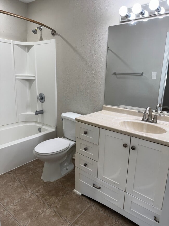 Building Photo - 13029 Nyack Dr