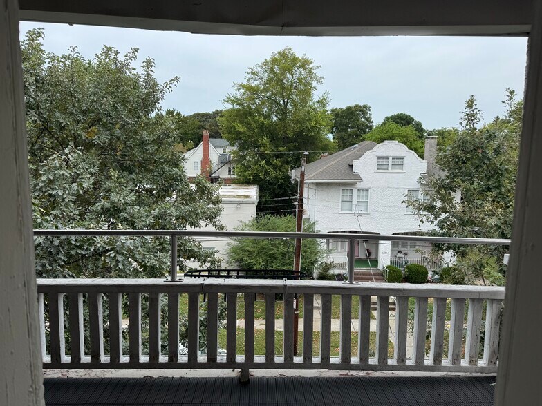 Patio_Balcony Pic 3 - 535 W 36th St