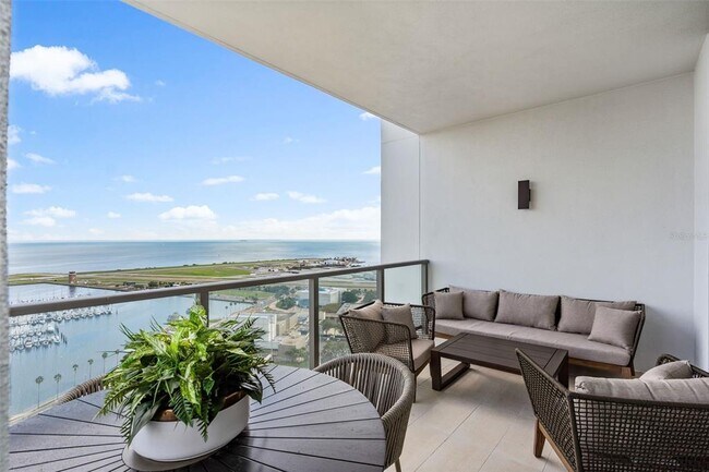 Building Photo - 301 1st St S