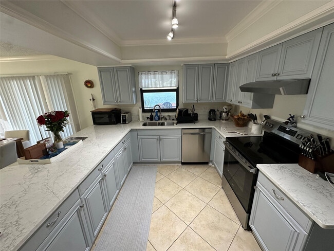 Building Photo - 6657 Paul Mar Dr