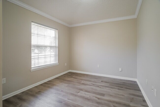 Building Photo - 788 MacKenzie Cir