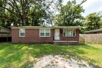 Building Photo - 3 Bedroom, 1 Bathroom Home in Waylyn Subdivision - North Charleston
