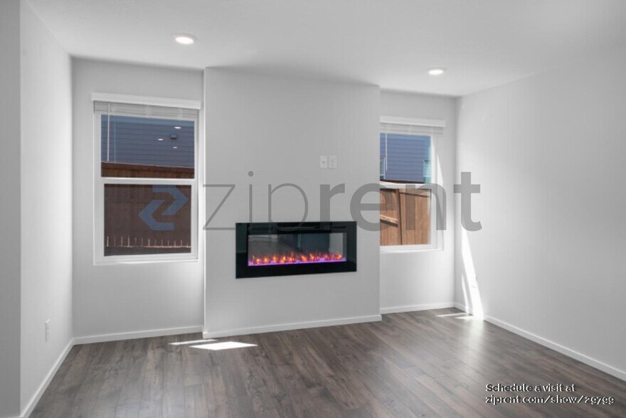 Building Photo - Unit