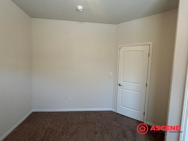 Building Photo - Stunning 4 Bedroom Home In The Southwest!