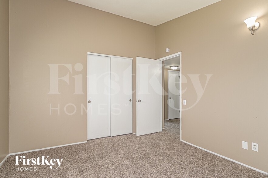 Building Photo - 2560 Pheasant Dr