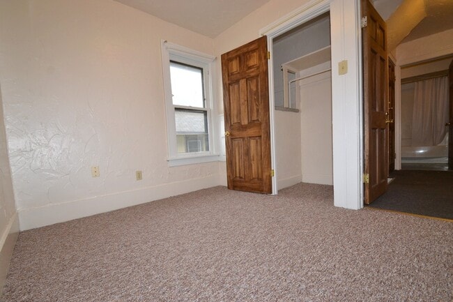 Building Photo - 567 Cross Ct