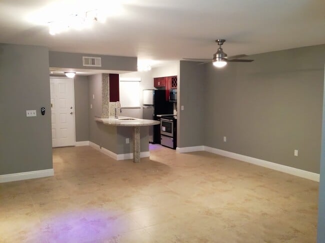 Building Photo - 2850 N Oakland Forest Dr