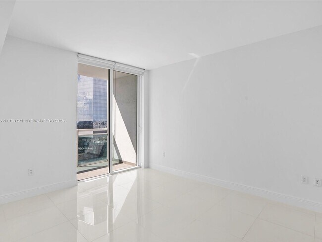 Building Photo - 951 Brickell Ave