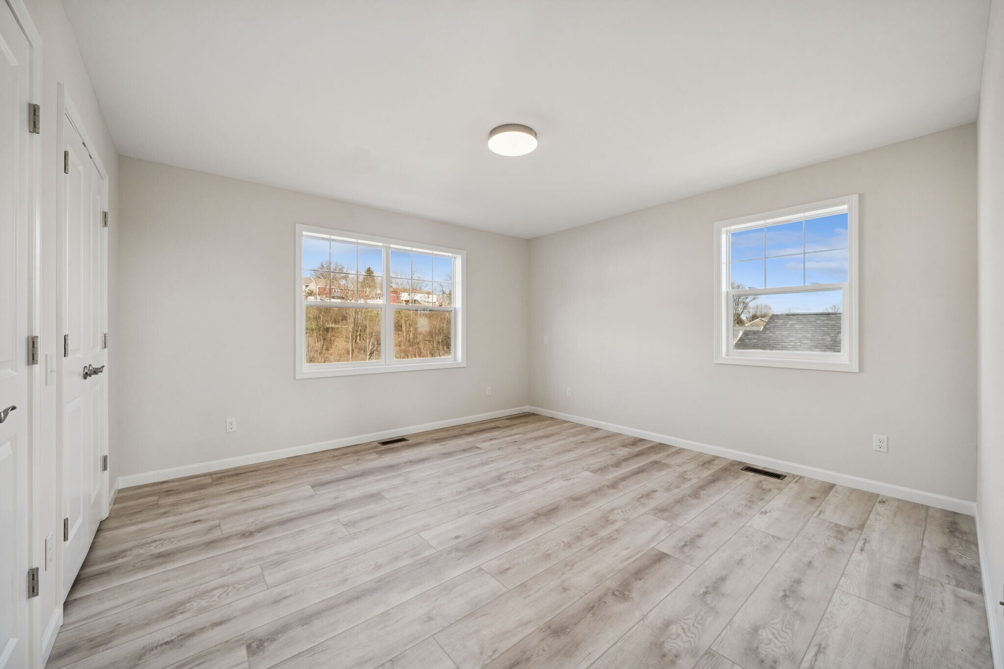 Building Photo - 2217 Lebanon Dr